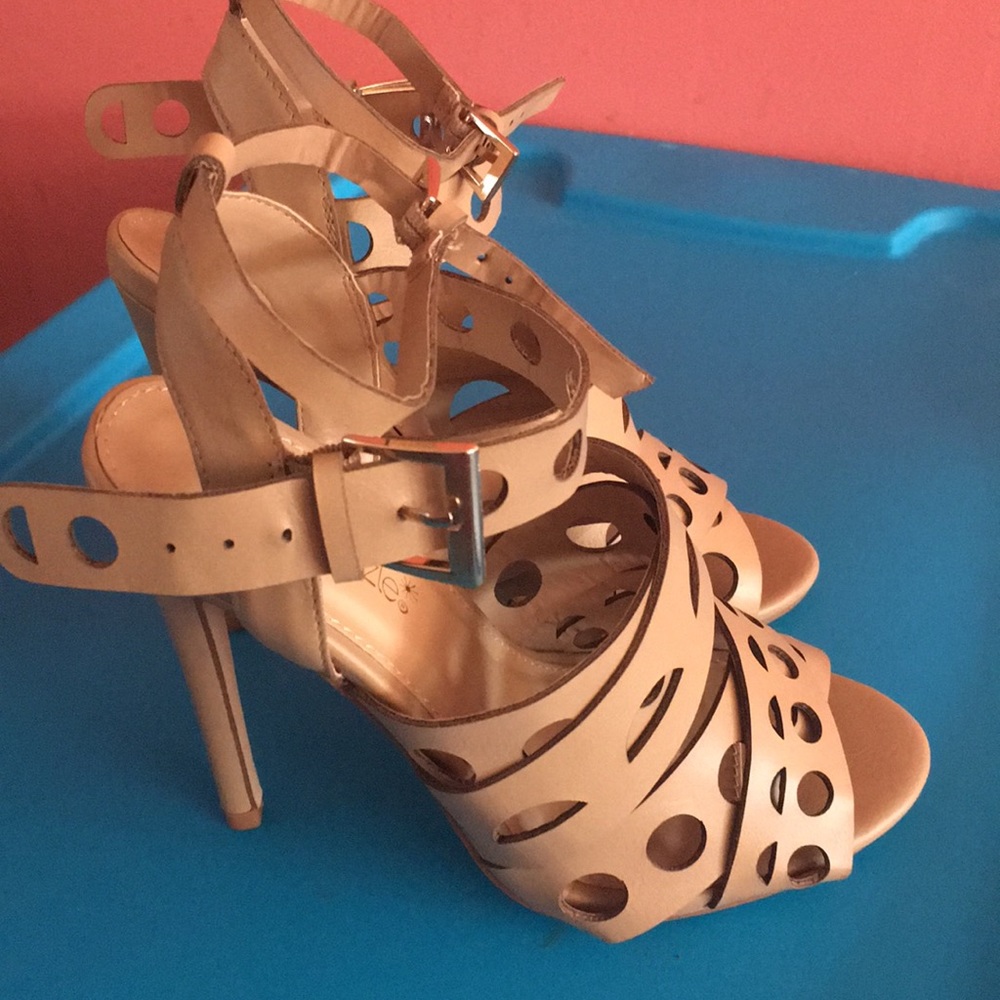 High Heels - Picture 2 of 4